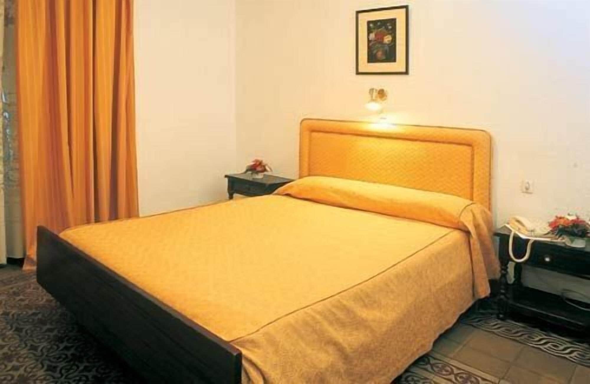 Hostal Sierpes Seville Exterior photo